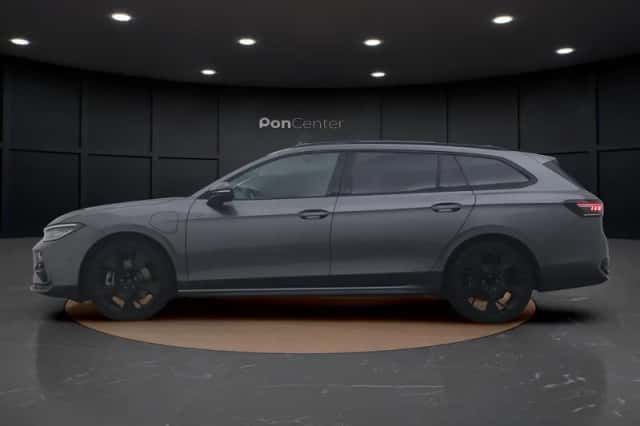 Volkswagen Passat (2024) thumbnail 6