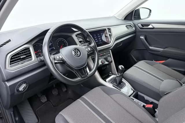 Volkswagen T-Roc (2021) thumbnail 3