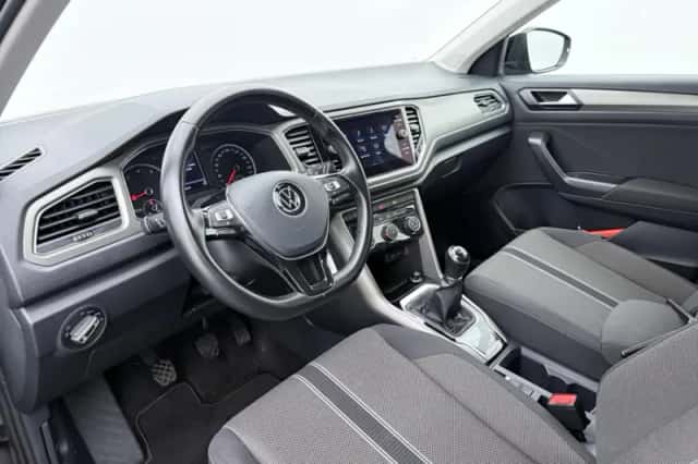 Volkswagen T-Roc (2021) thumbnail 4