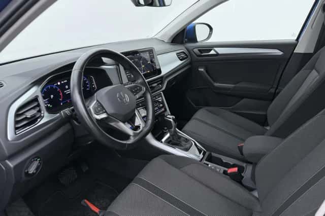 Volkswagen T-Roc (2023) thumbnail 3
