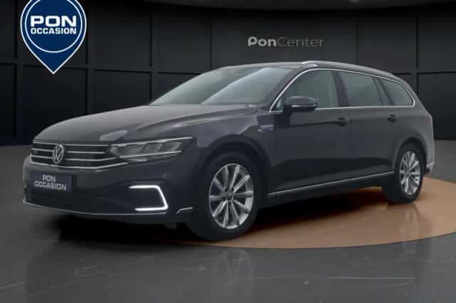 Volkswagen Passat (2023) thumbnail 1