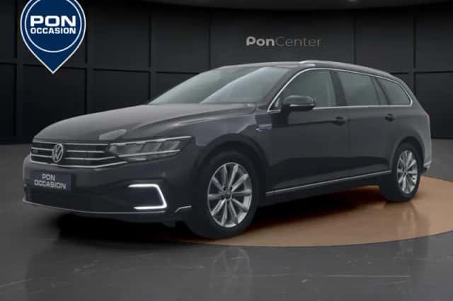 Volkswagen Passat (2023) thumbnail 2