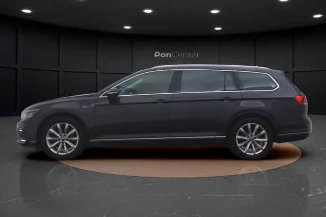 Volkswagen Passat (2023) thumbnail 6
