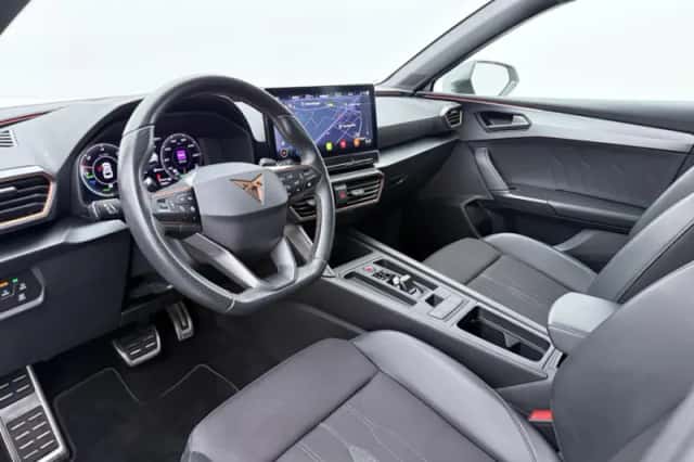 CUPRA Leon (2023) thumbnail 4