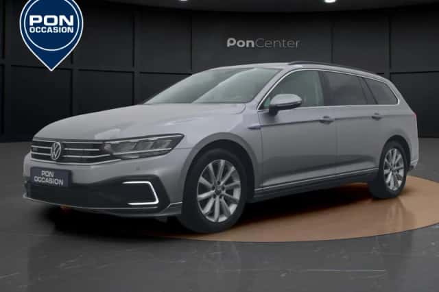 Volkswagen Passat (2022) thumbnail 1