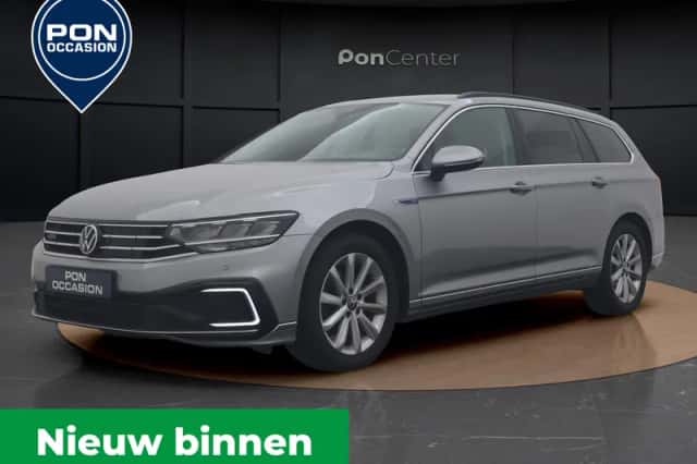 Volkswagen Passat (2022) thumbnail 1