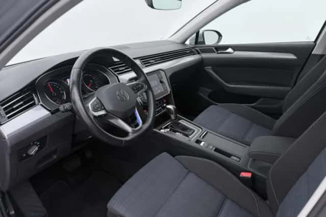 Volkswagen Passat (2022) thumbnail 4