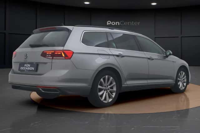 Volkswagen Passat (2022) thumbnail 5