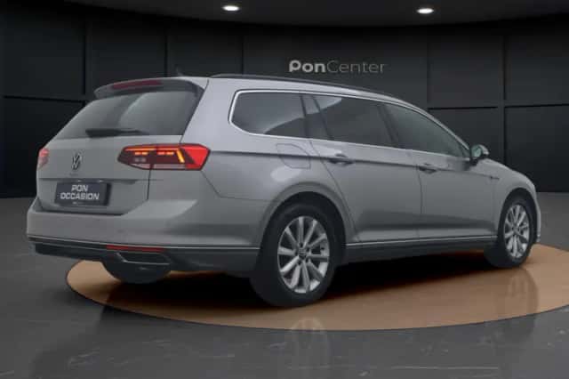 Volkswagen Passat (2022) thumbnail 6