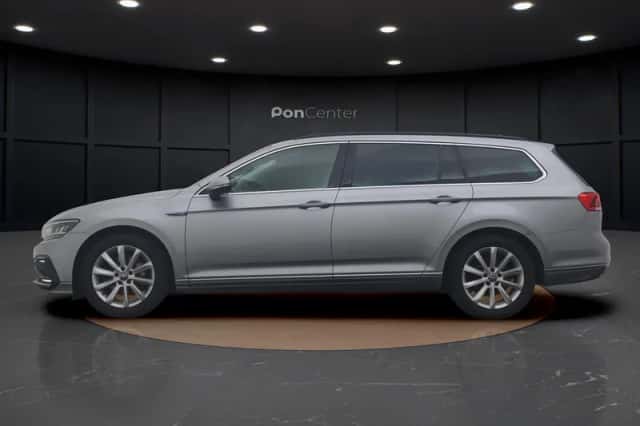 Volkswagen Passat (2022) thumbnail 6