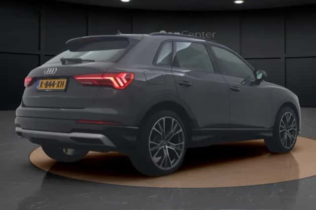 Audi Q3 (2021) thumbnail 6
