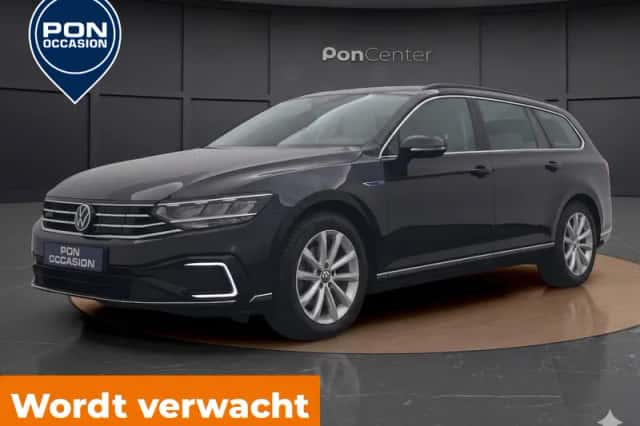 Volkswagen Passat (2022) thumbnail 1