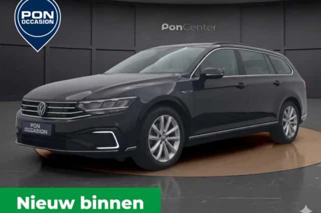 Volkswagen Passat (2022) thumbnail 2