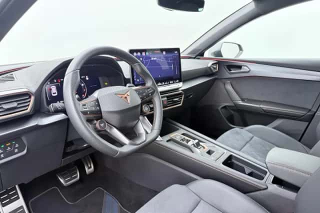 CUPRA Leon (2025) thumbnail 4