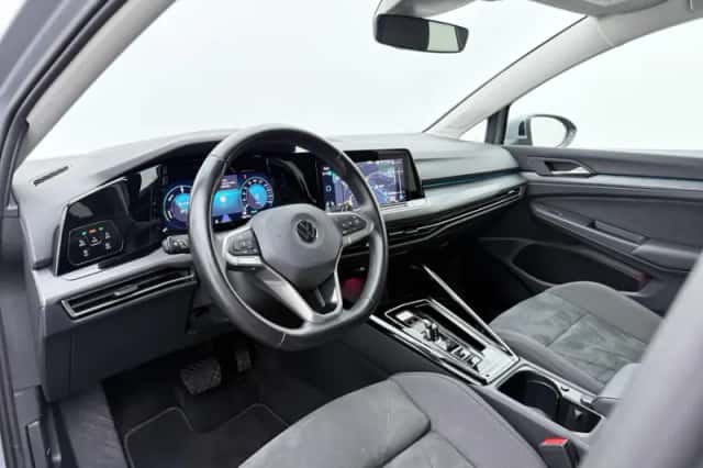 Volkswagen Golf (2022) thumbnail 3