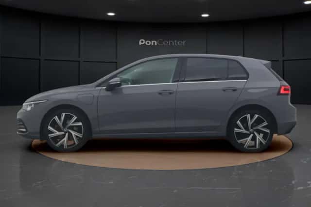 Volkswagen Golf (2022) thumbnail 6