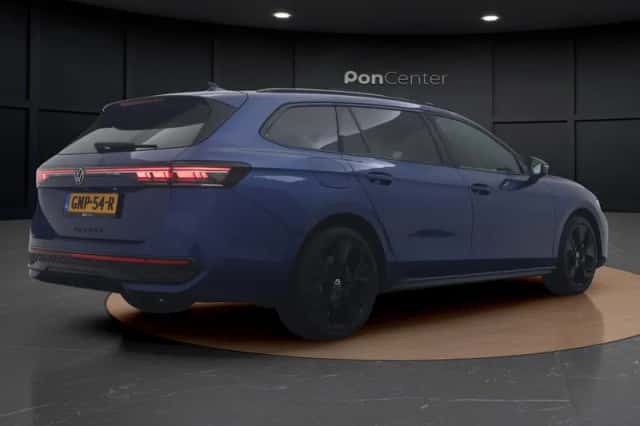 Volkswagen Passat (2024) thumbnail 5