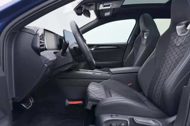 Volkswagen Passat (2024) thumbnail 5