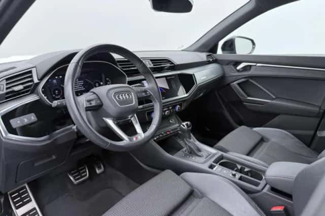 Audi Q3 (2023) thumbnail 4