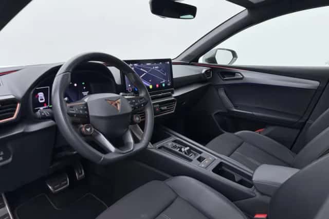 CUPRA Leon (2024) thumbnail 3