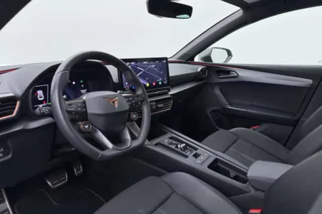 CUPRA Leon (2024) thumbnail 4