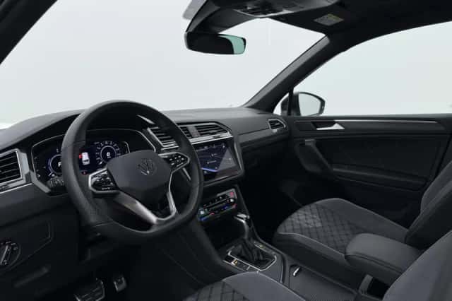 Volkswagen Tiguan (2023) thumbnail 3