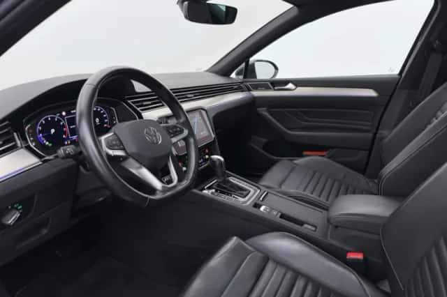 Volkswagen Passat (2022) thumbnail 4