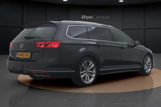 Volkswagen Passat (2022) thumbnail 6