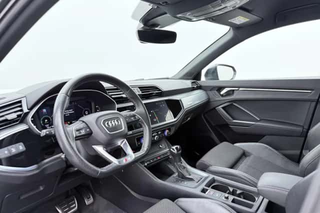 Audi Q3 (2023) thumbnail 3