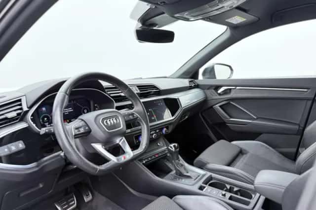 Audi Q3 (2023) thumbnail 4