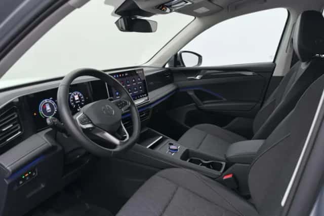Volkswagen Tiguan (2024) thumbnail 4