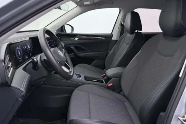 Volkswagen Tiguan (2024) thumbnail 5