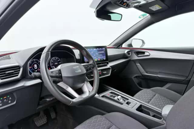 SEAT Leon (2021) thumbnail 4