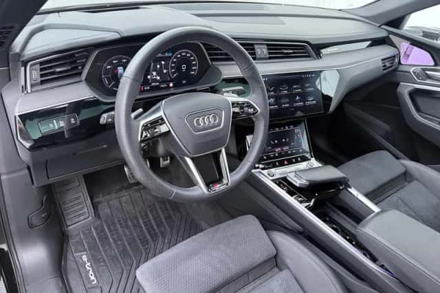 Audi Q8 (2023) thumbnail 3