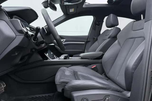 Audi Q8 (2023) thumbnail 4