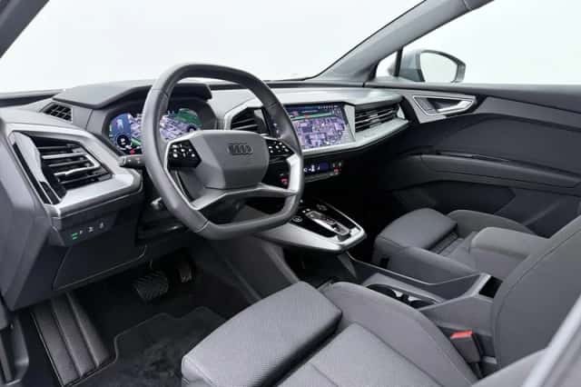 Audi Q4 e-tron (2025) thumbnail 3