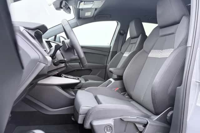 Audi Q4 e-tron (2025) thumbnail 4