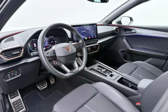 CUPRA Leon (2024) thumbnail 4