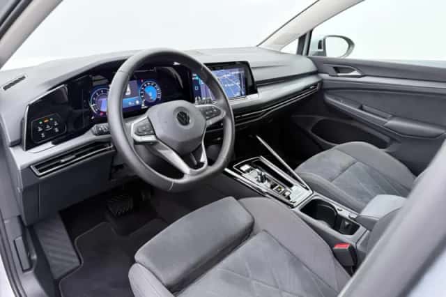 Volkswagen Golf (2023) thumbnail 4