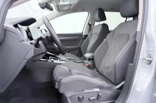 Volkswagen Golf (2023) thumbnail 5
