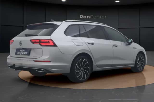 Volkswagen Golf (2023) thumbnail 6