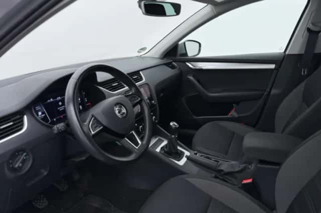 Škoda Octavia (2020) thumbnail 4
