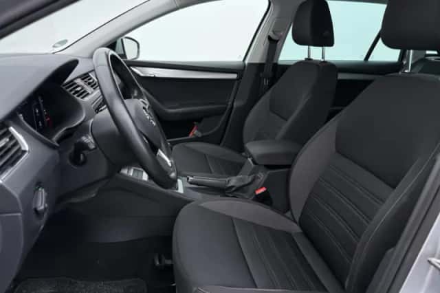 Škoda Octavia (2020) thumbnail 5
