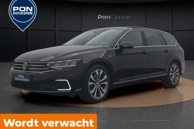 Volkswagen Passat (2022) thumbnail 1