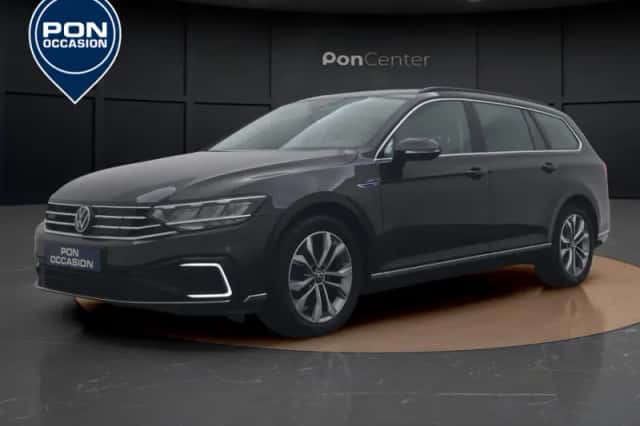 Volkswagen Passat (2022) thumbnail 2