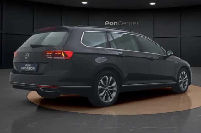 Volkswagen Passat (2022) thumbnail 6