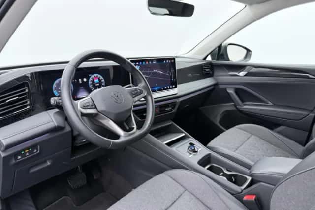 Volkswagen Tiguan (2024) thumbnail 4