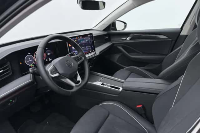 Volkswagen Passat (2025) thumbnail 4
