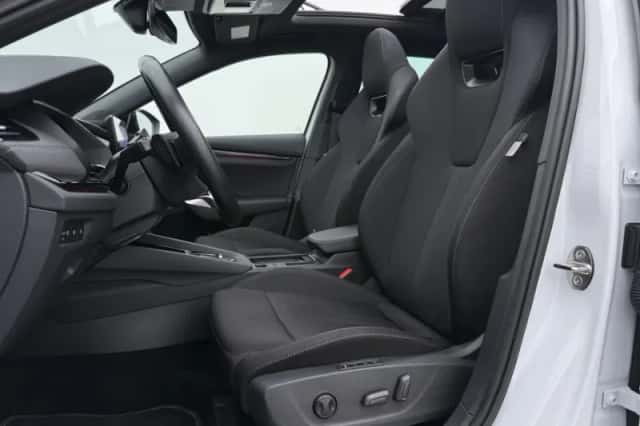 Škoda Octavia (2024) thumbnail 5