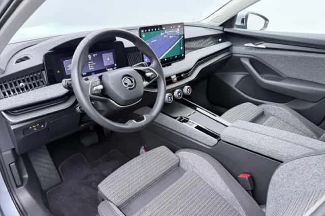 Škoda Superb (2024) thumbnail 4